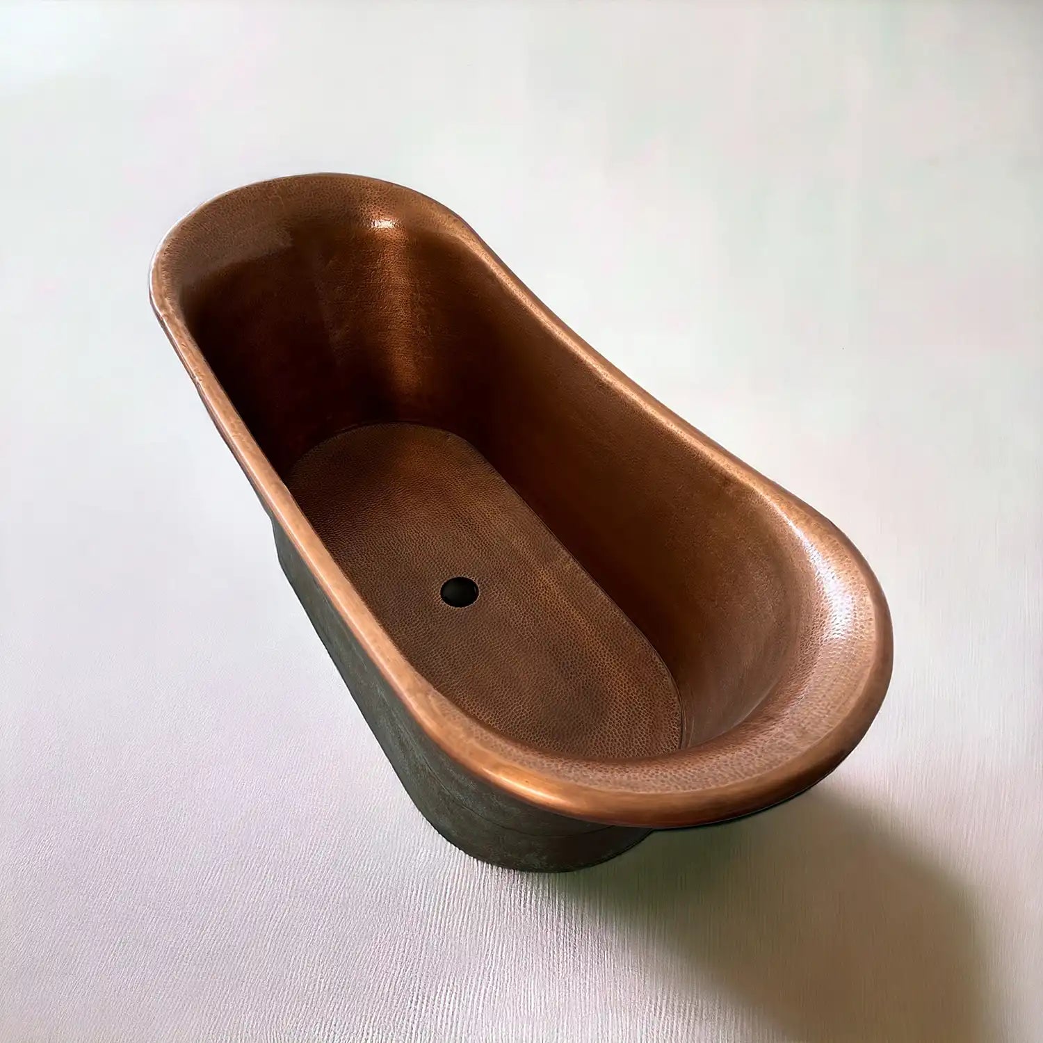Antique Copper Bath in Hammered Vert-de-gris, ¾ view