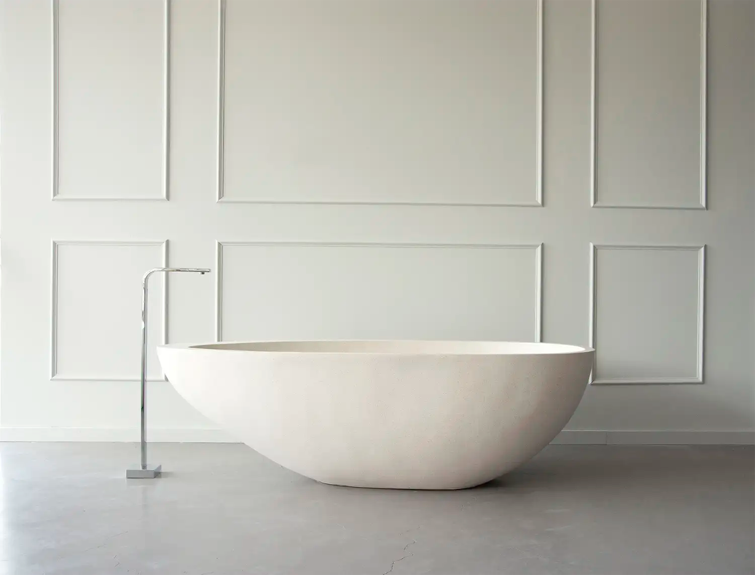 Picasso Bath in Limestone