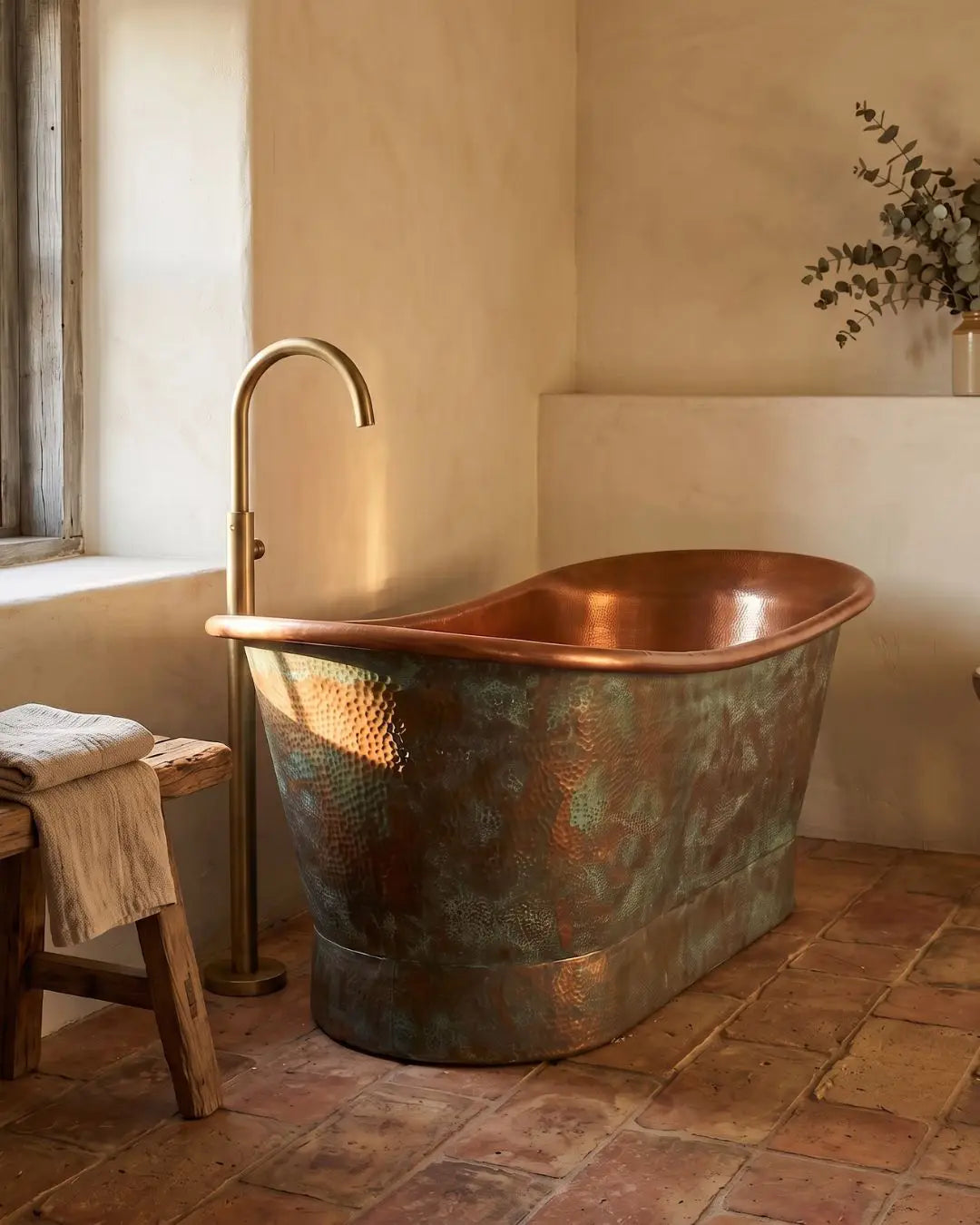 Hammered vert de gris copper bath