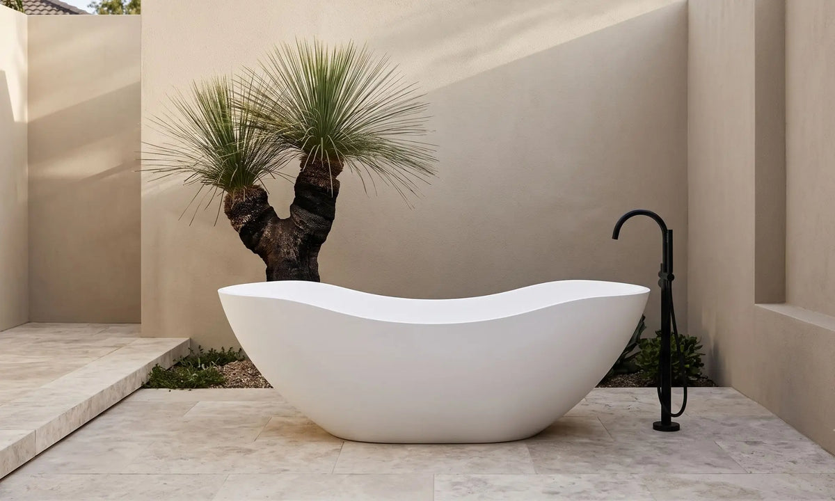 Dali 17 00mm Freestanding Stone Composite Outdoor  Bathtub in White 