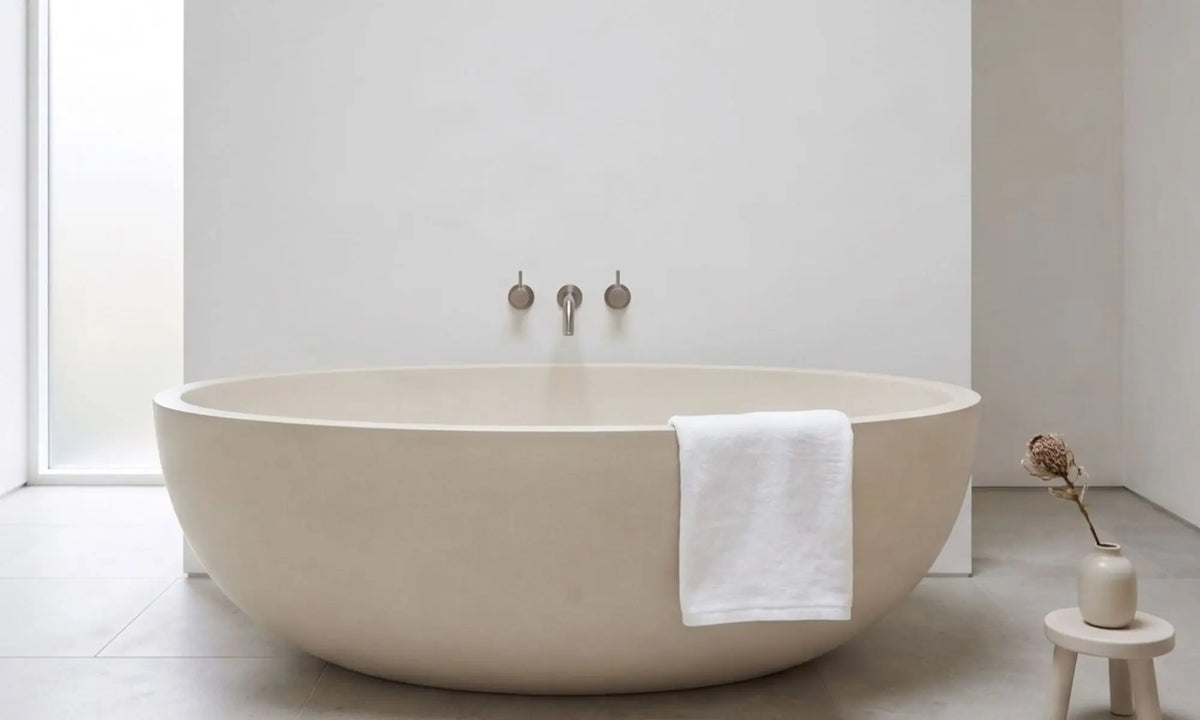 Rubens Freestanding Stone Composite Round Bathtub in Cream Onyx
